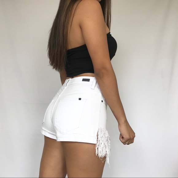 • Distressed Denim Shorts • - Picture 5 of 7